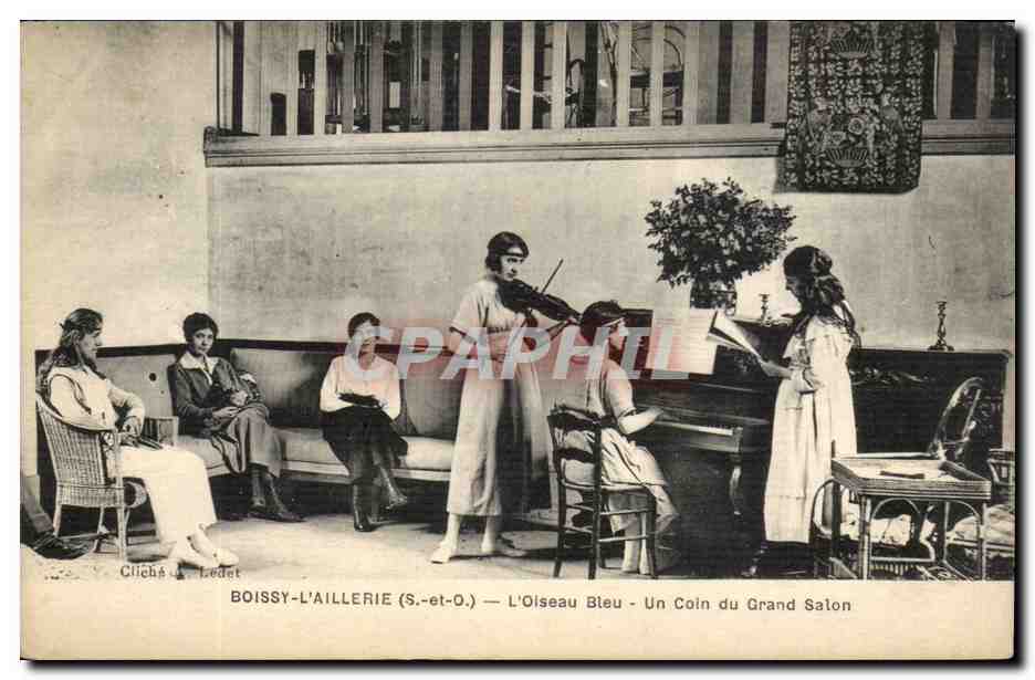 Boissy l'aillerie CPA L'oiseau bleu Un coin du grand salon (violon piano)