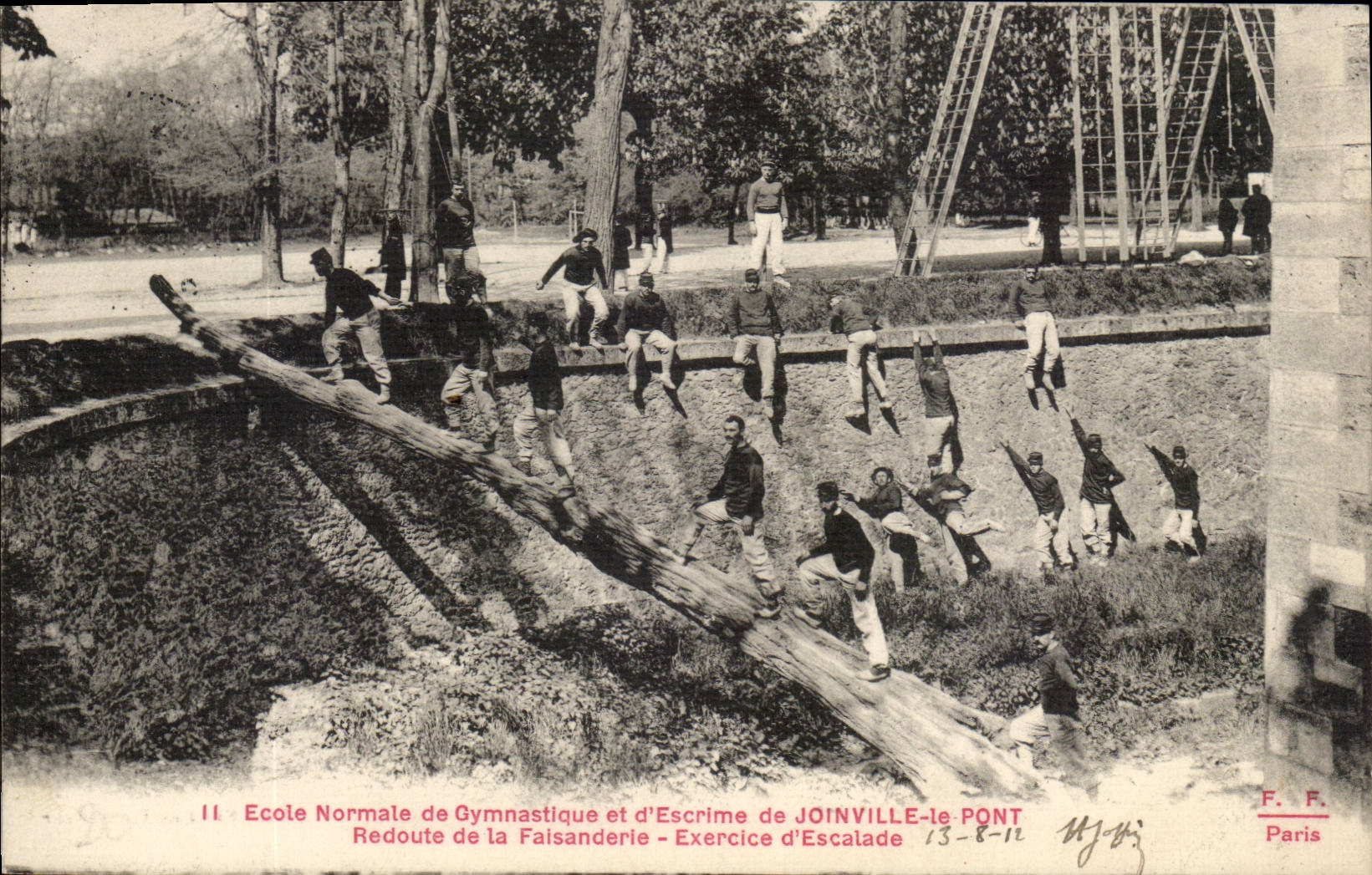 CPA Ecole normal de gymnastique et d'escrime de Joinville le pont Redoute de la Faisanderie Exercice d'escalade (fencing