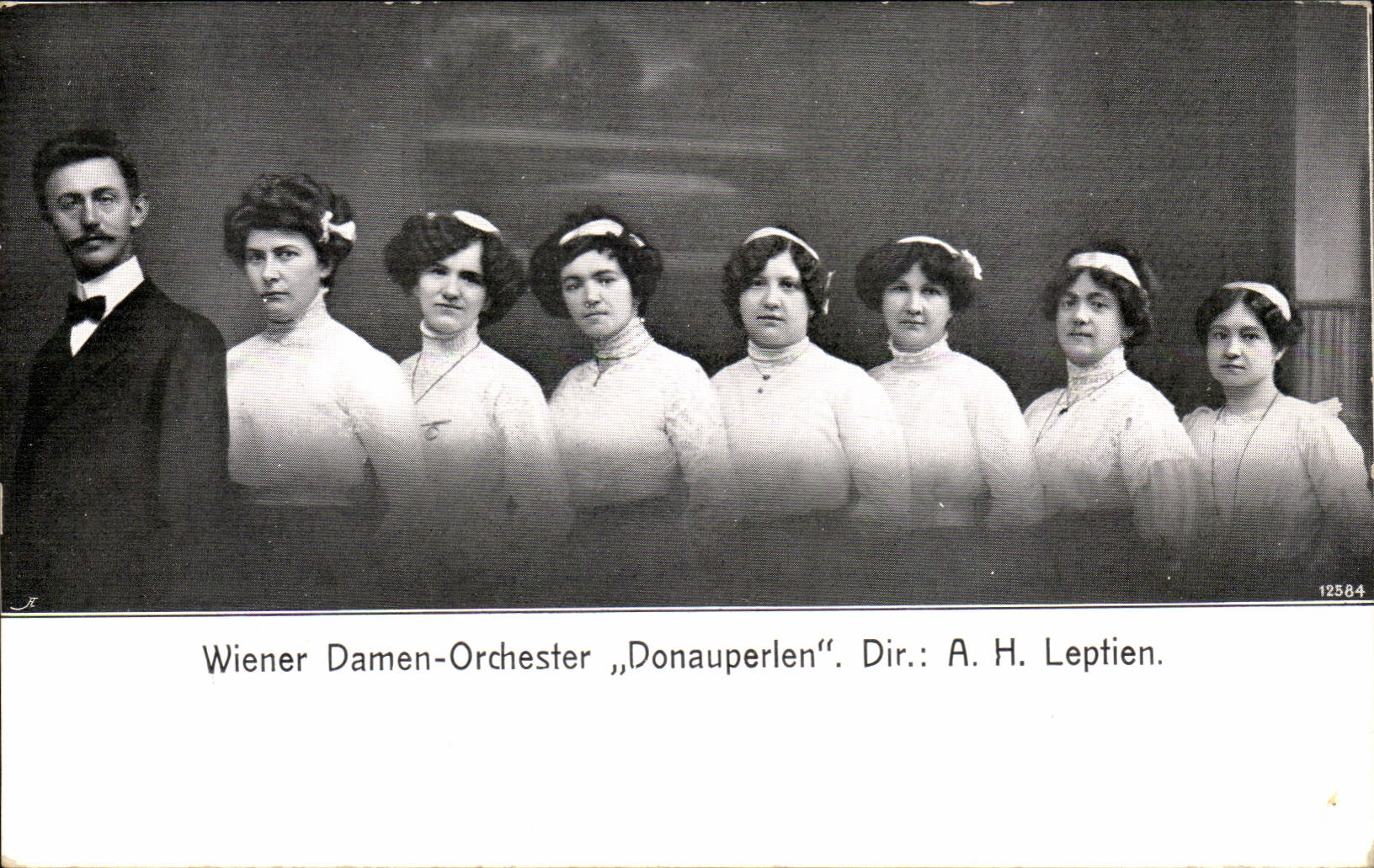 Wiener Damen-Orchester „Donauperlen“ — Dir. A. H. Leptien — éditeur J. F. (numéro 12584)