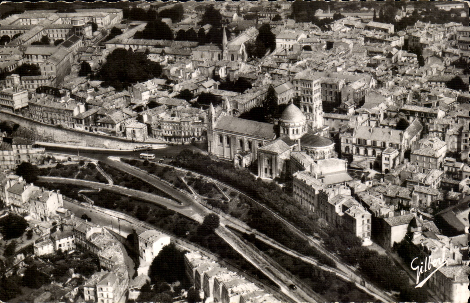 Angoulême — Quartier Saint-Pierre et la Cathédrale — Gilbert