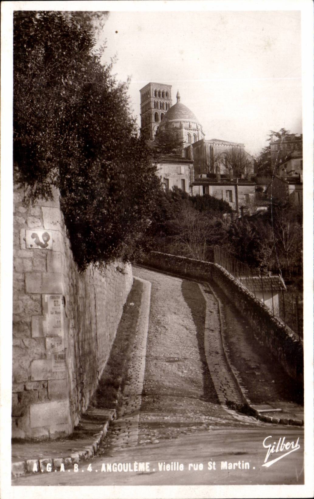 Angouleme CPA Vieille rue Saint Martin