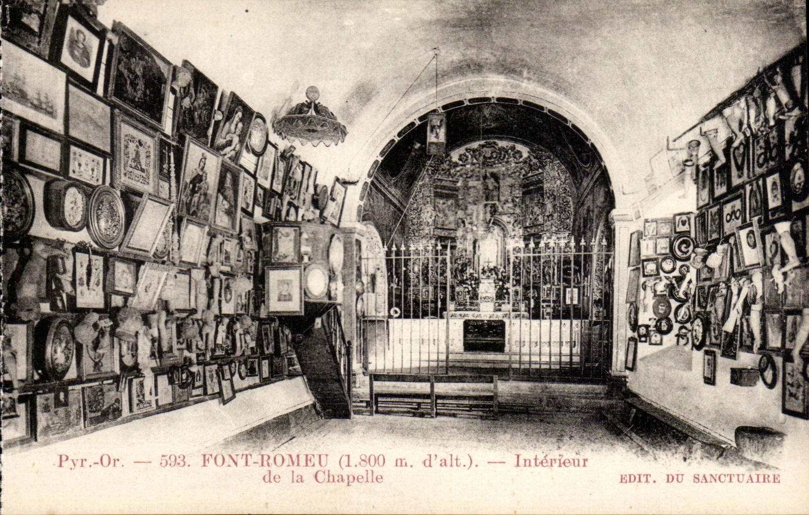 Font Romeu - Interieur de la Chapelle - CPA 
