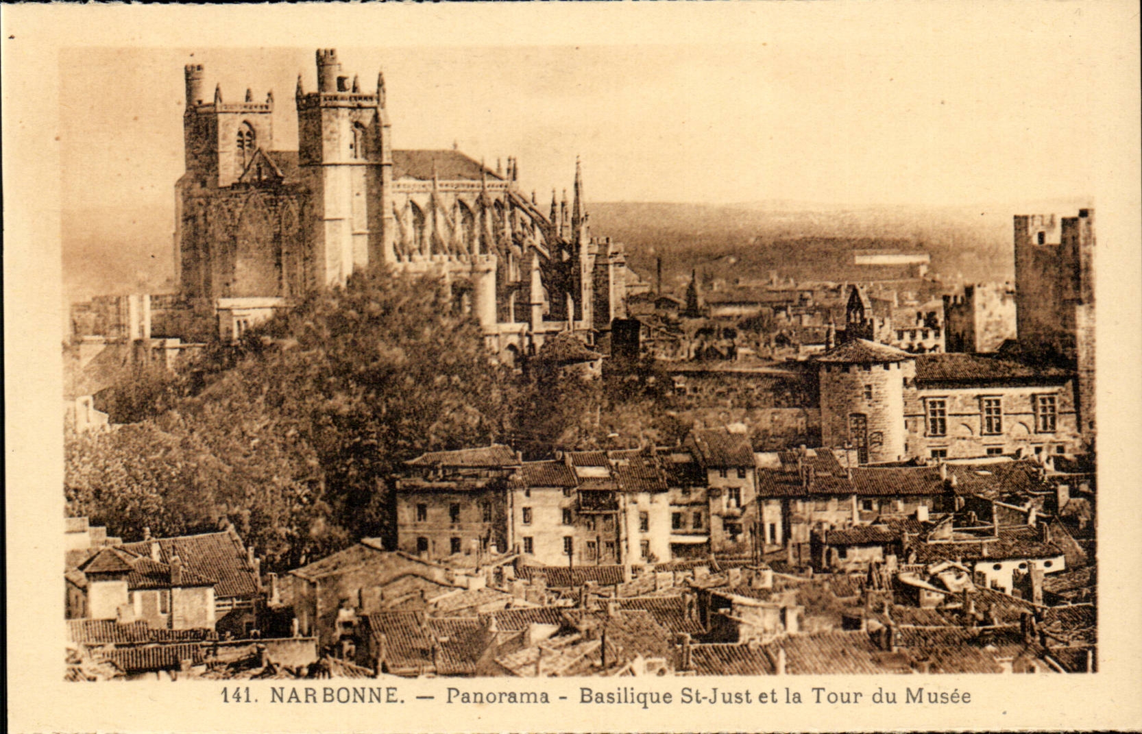 Narbonne - La Basilique Saint Just et la Tour du Musee - CPA 