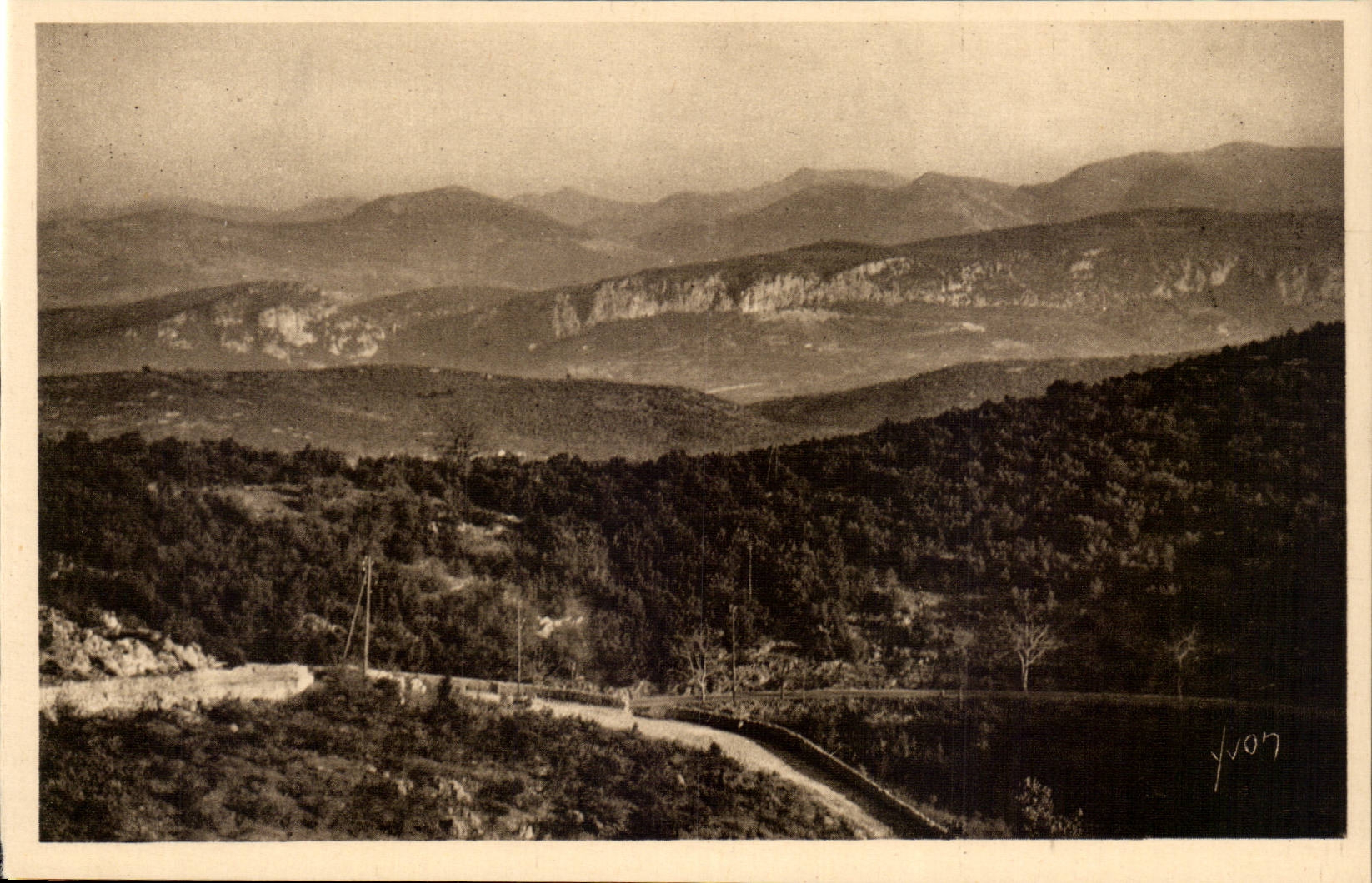Environs de Montpellier — Grotte des Demoiselles — Vue générale des Cévennes Méridionales — Les Éditions d'Art Yvon, Paris