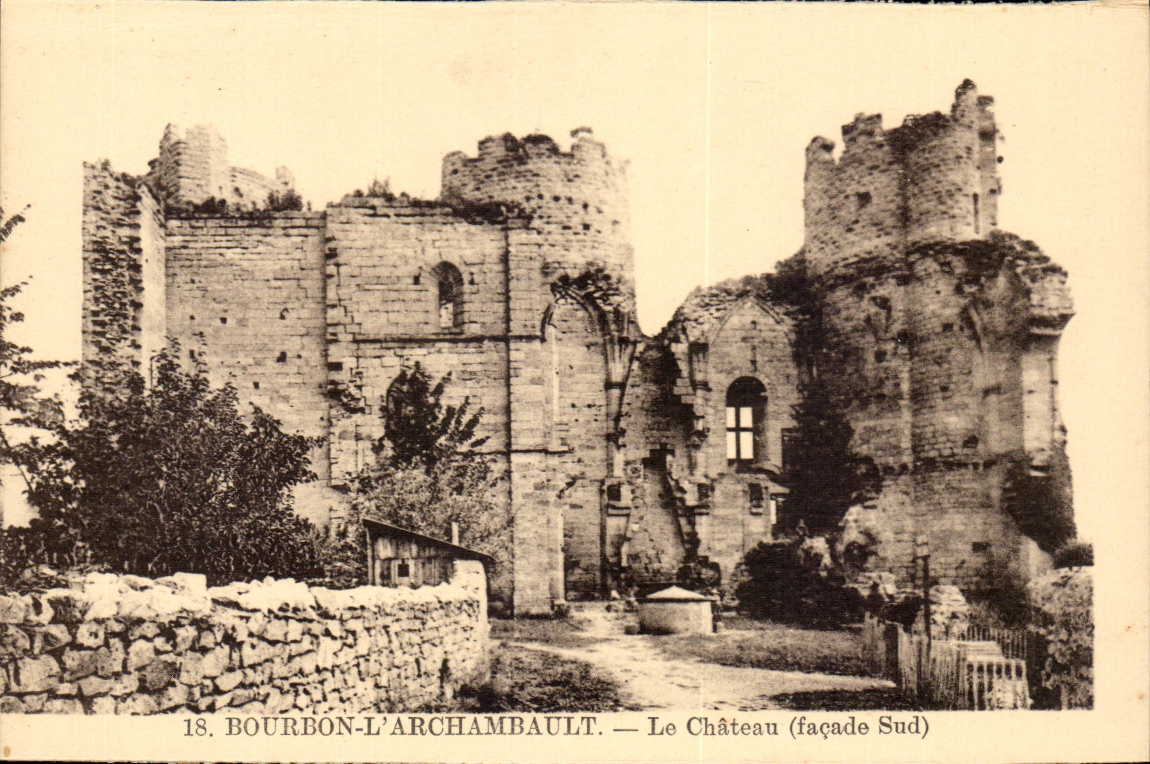 Bourbon - L'Archambault - Le Chateau - CPA 