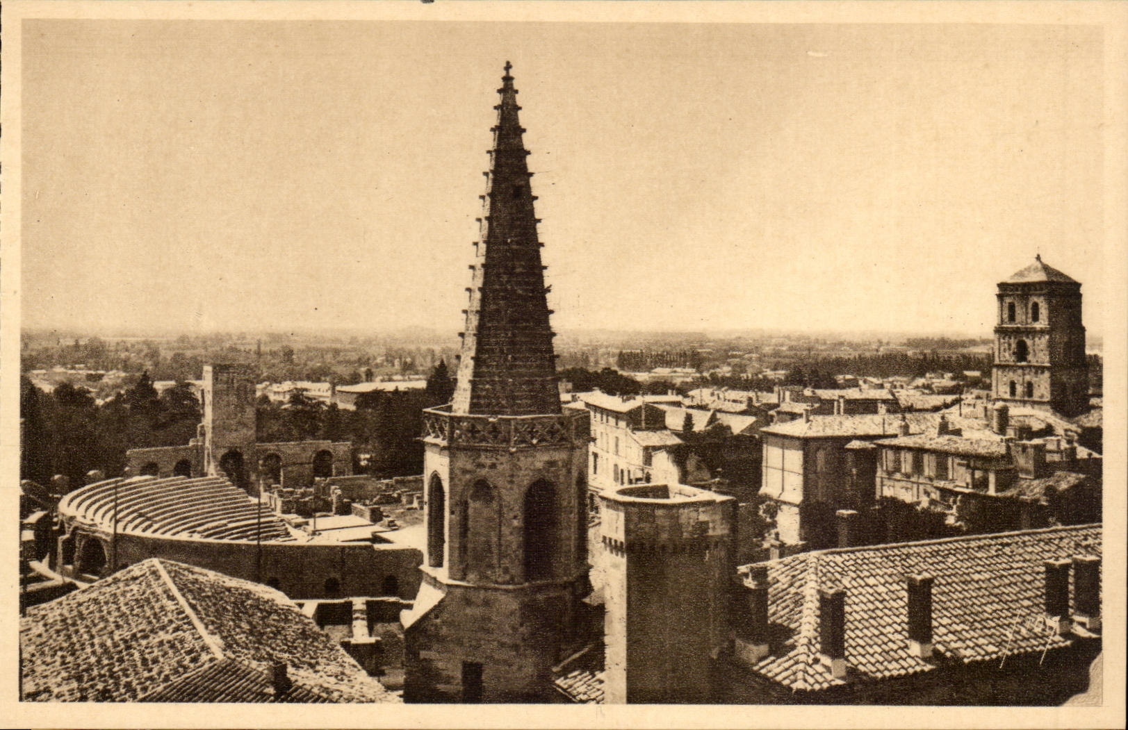 Arles - Panorama - Theatre antique - CPA 