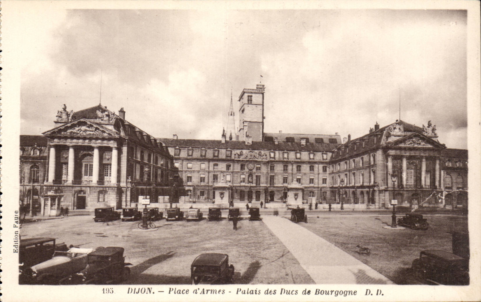 Dijon - Place d'Armes - Palais des Ducs de Bourgogne - CPA 