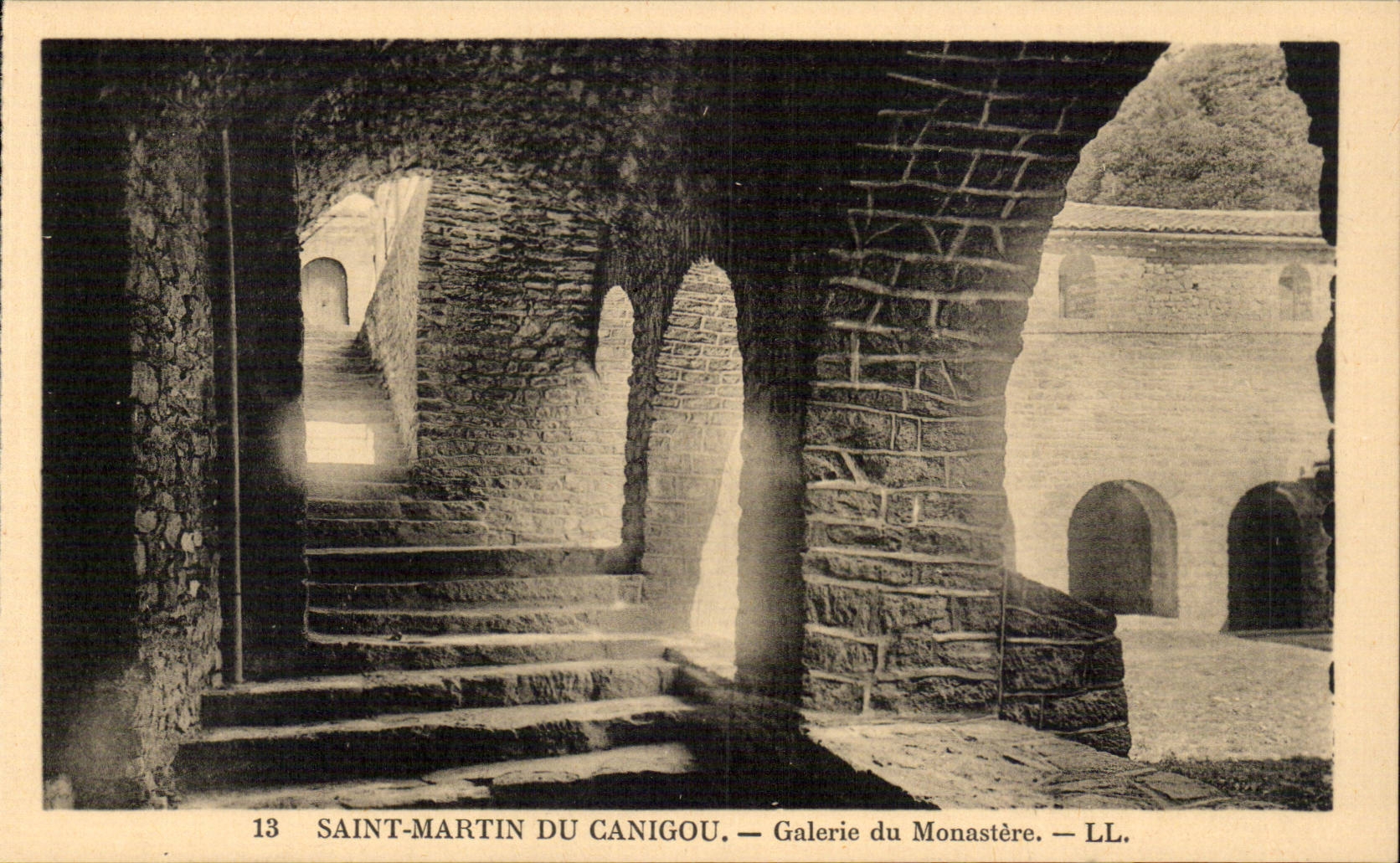 Saint martin du Canigou cPA Galerie du monastere