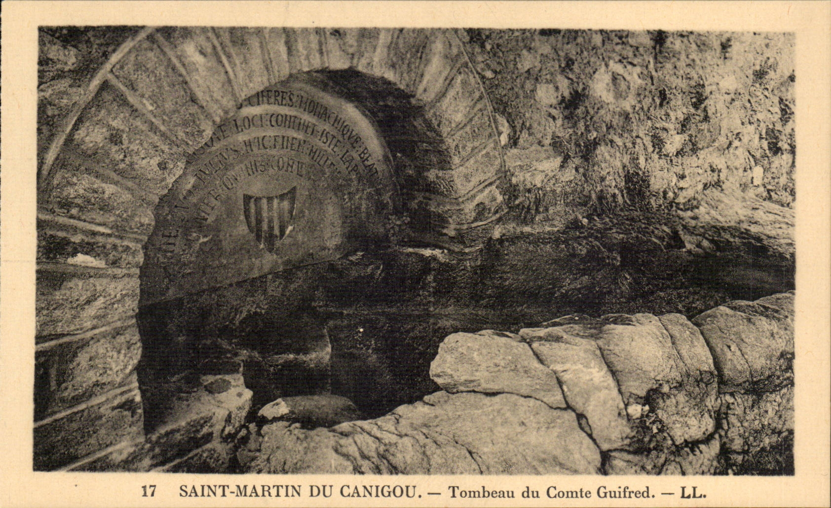 Saint martin du Canigou CPA Tombeau du comte Guifred