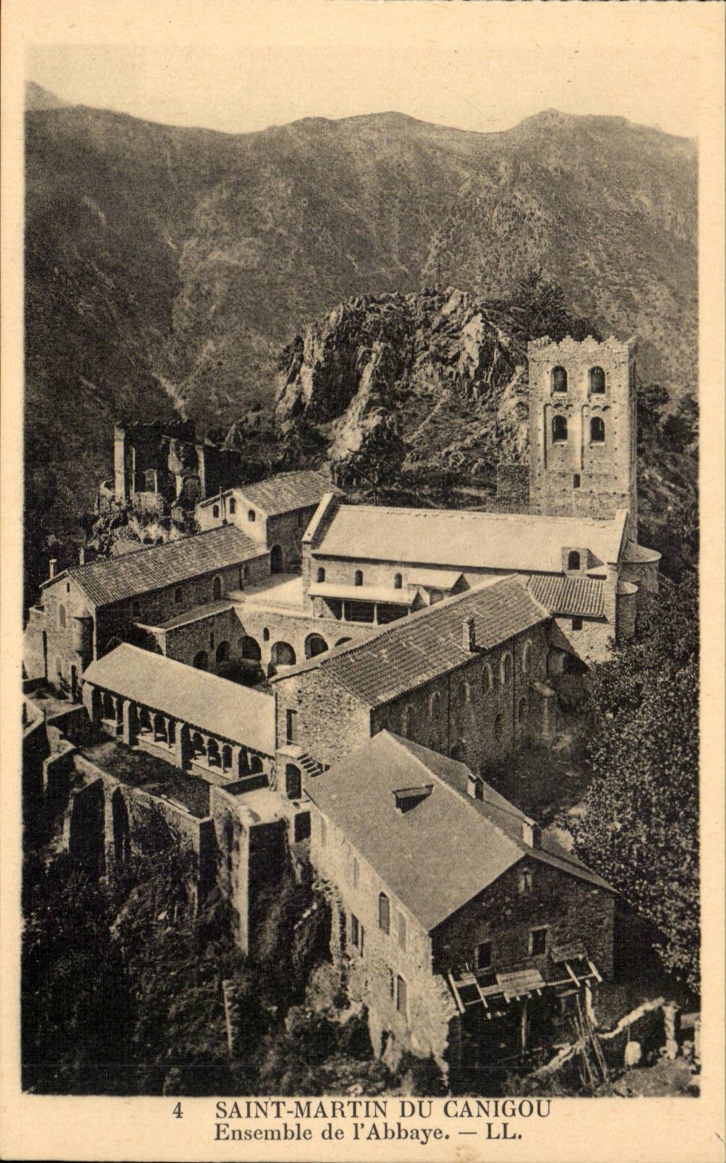 Saint martin du Canigou CPA Ensemble de l'abbaye
