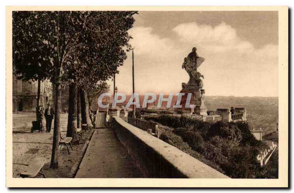 Angouleme CPA le rempart Desaix et statue Carnot