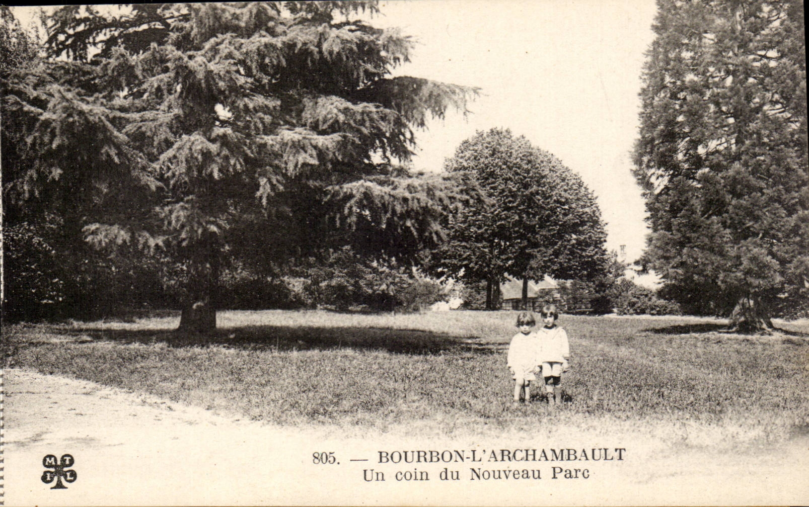 Bourbon l'Archambault CPA Un coin du nouveau parc