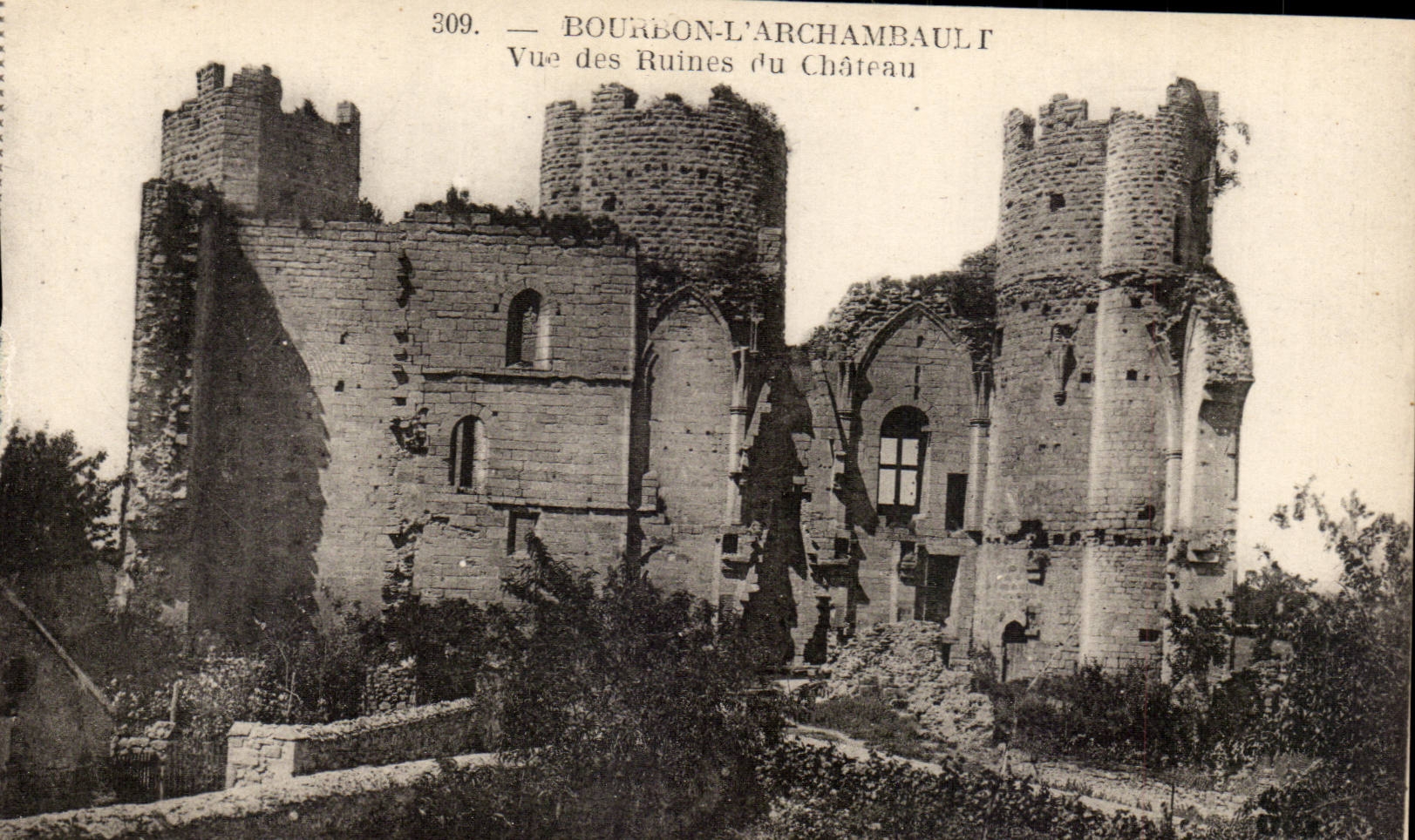 Bourbon l'Archambault CPA Vue des ruines du chateau