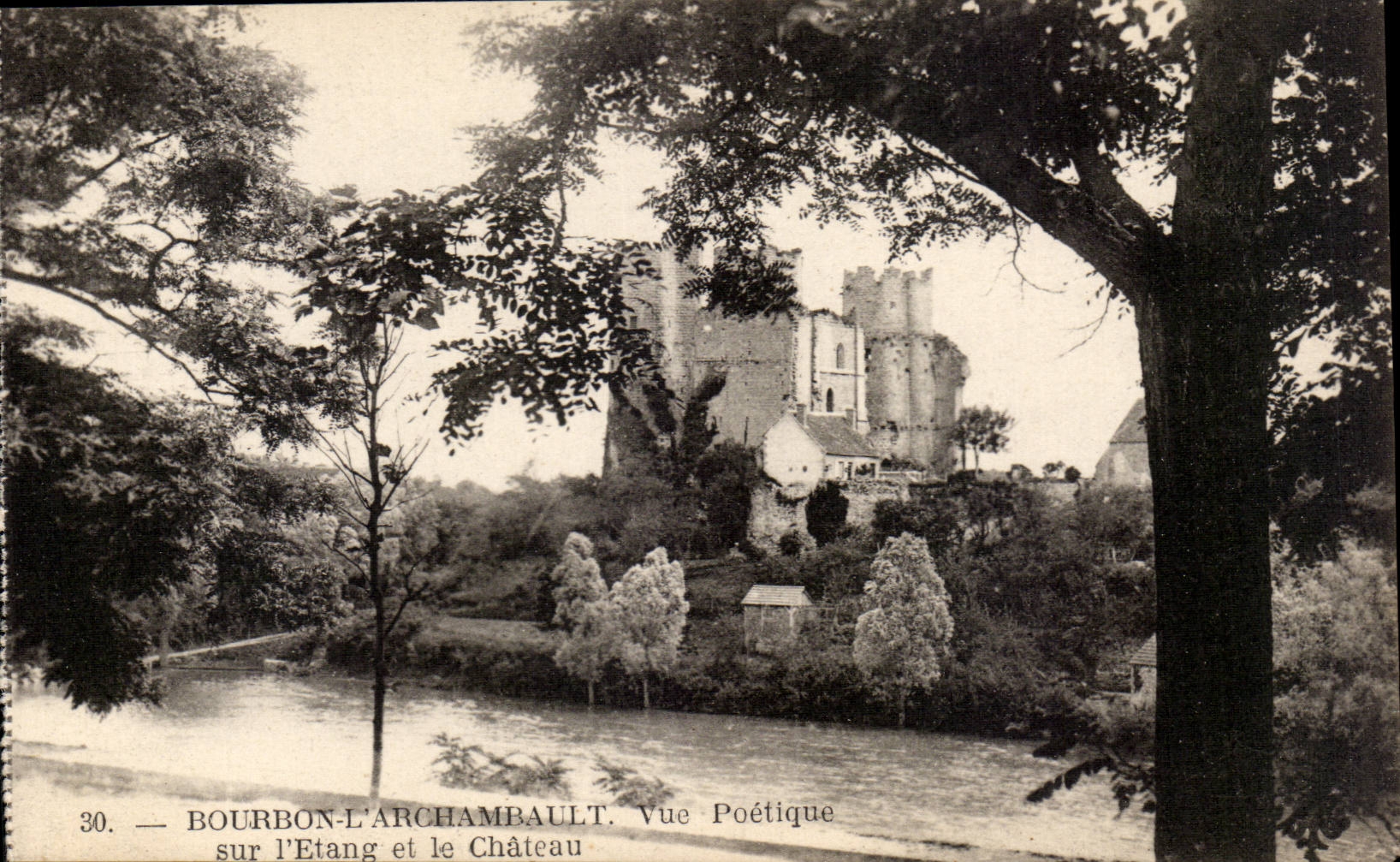 Bourbon l'Archambault CPA Vue poetique sur l'etang et le chateau