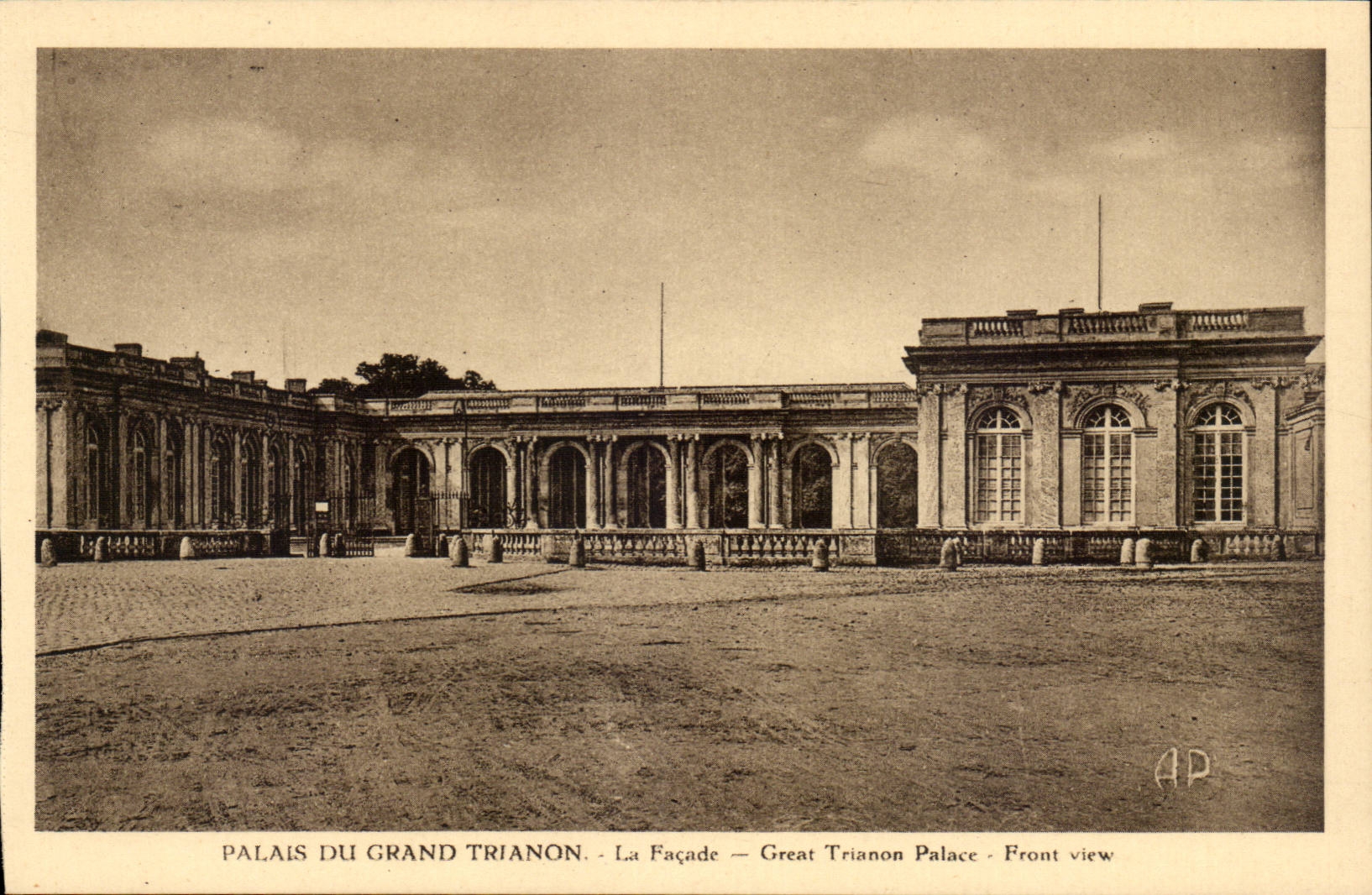 Versailles - Palais du Grand Trianon - La Facade - CPA 