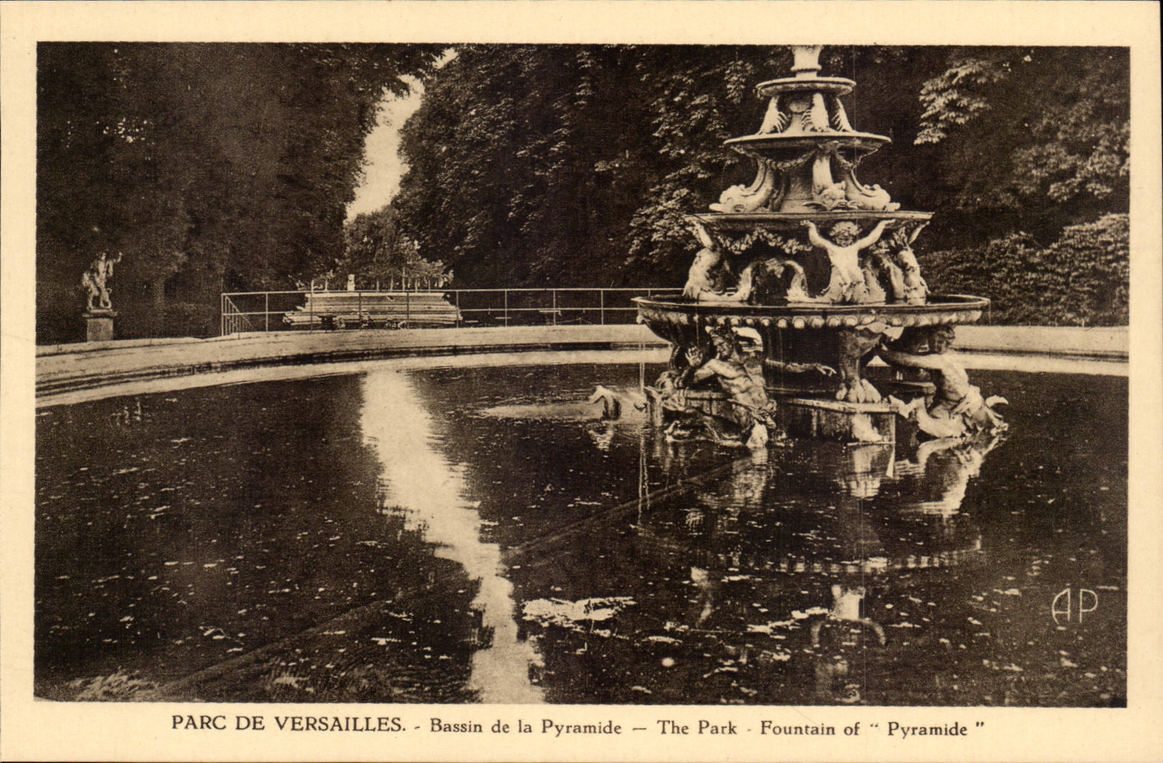 Versailles - Parc de Versailles - Le Bassin de la Pyramide - CPA 
