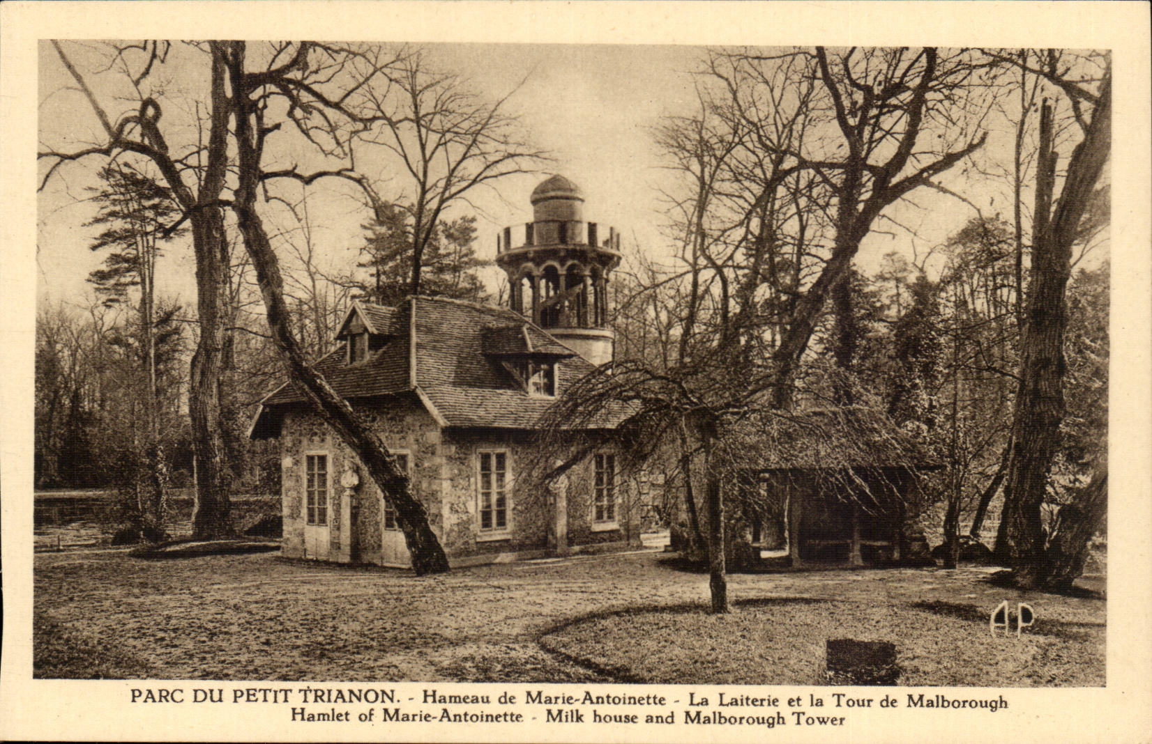 Parc du Petit Trianon - Hameau de Marie-Antoinette - La Laiterie et la Tour de Malborough