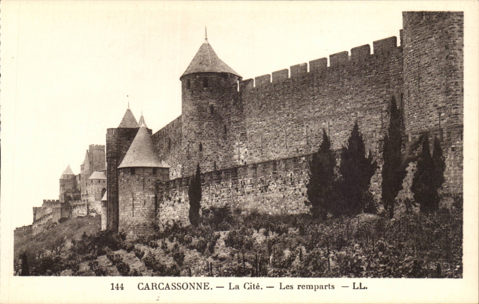Carcassonne - La Cite - Les Remparts - CPA 