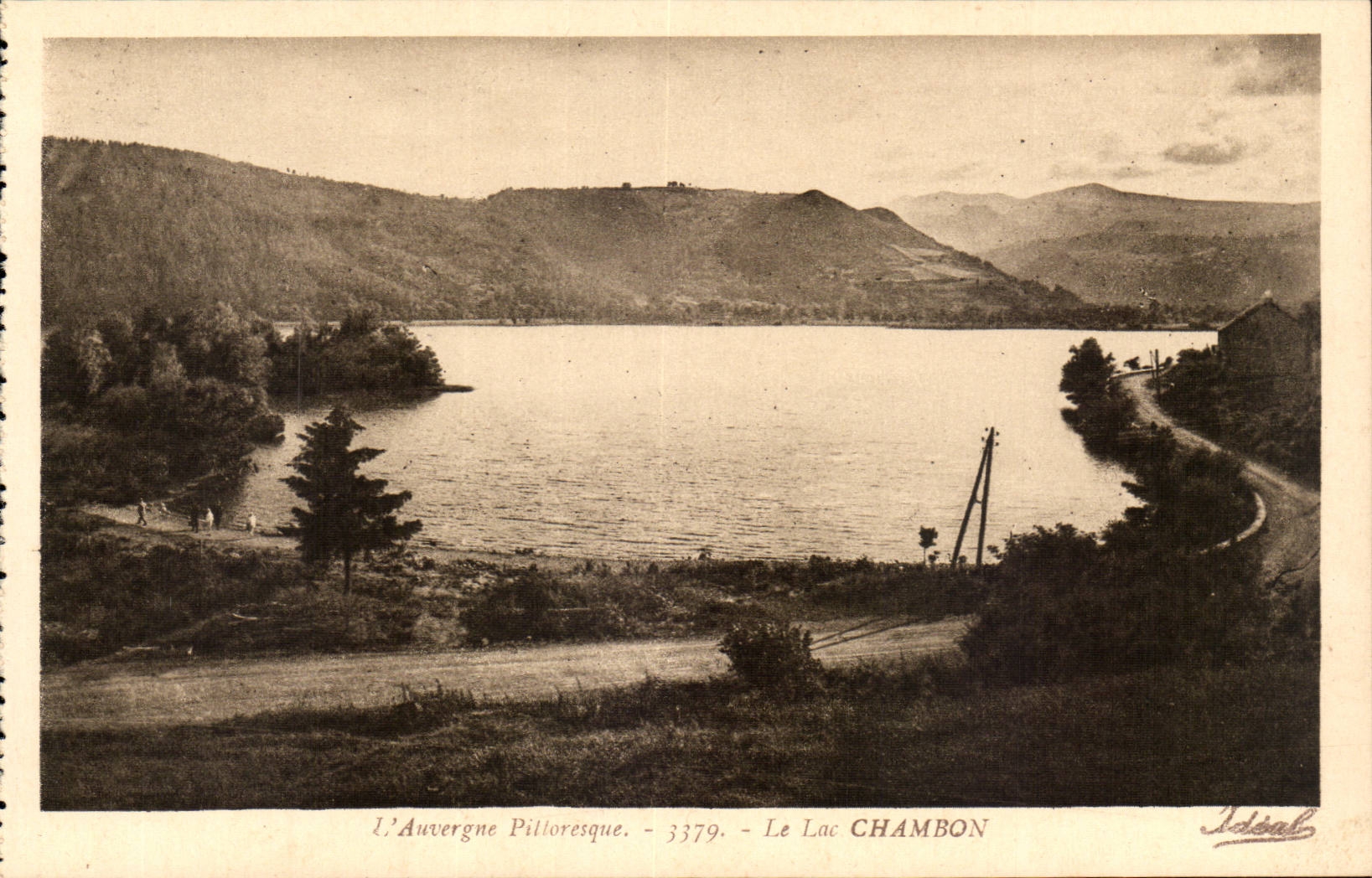 Le Lac CHAMBON — L'Auvergne Pillloresque — 3379 — Éditeur Idéal
