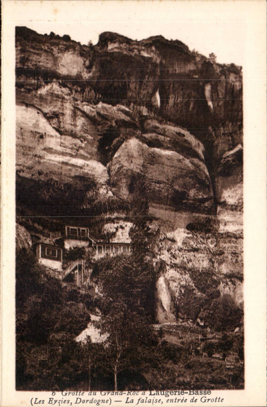 Les Byzies, Dordogne — La falaise, entrée de Grotte — Grotte du Grand-Roc à Laugerie-Basse