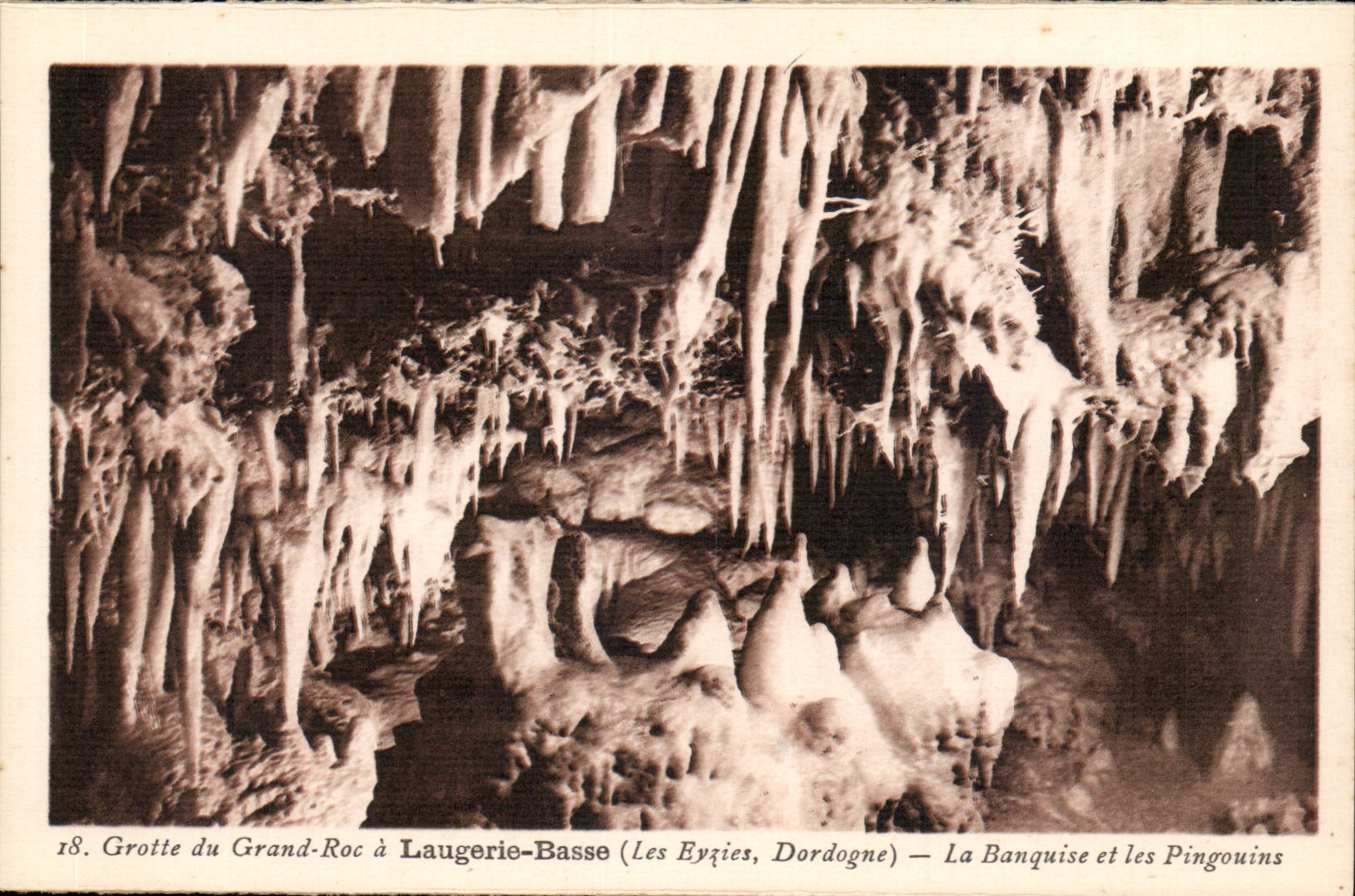 Höhle des Grand-Roc in Laugerie-Basse (Les Eyries, Dordogne) — Die Eisplatte und die Pinguine