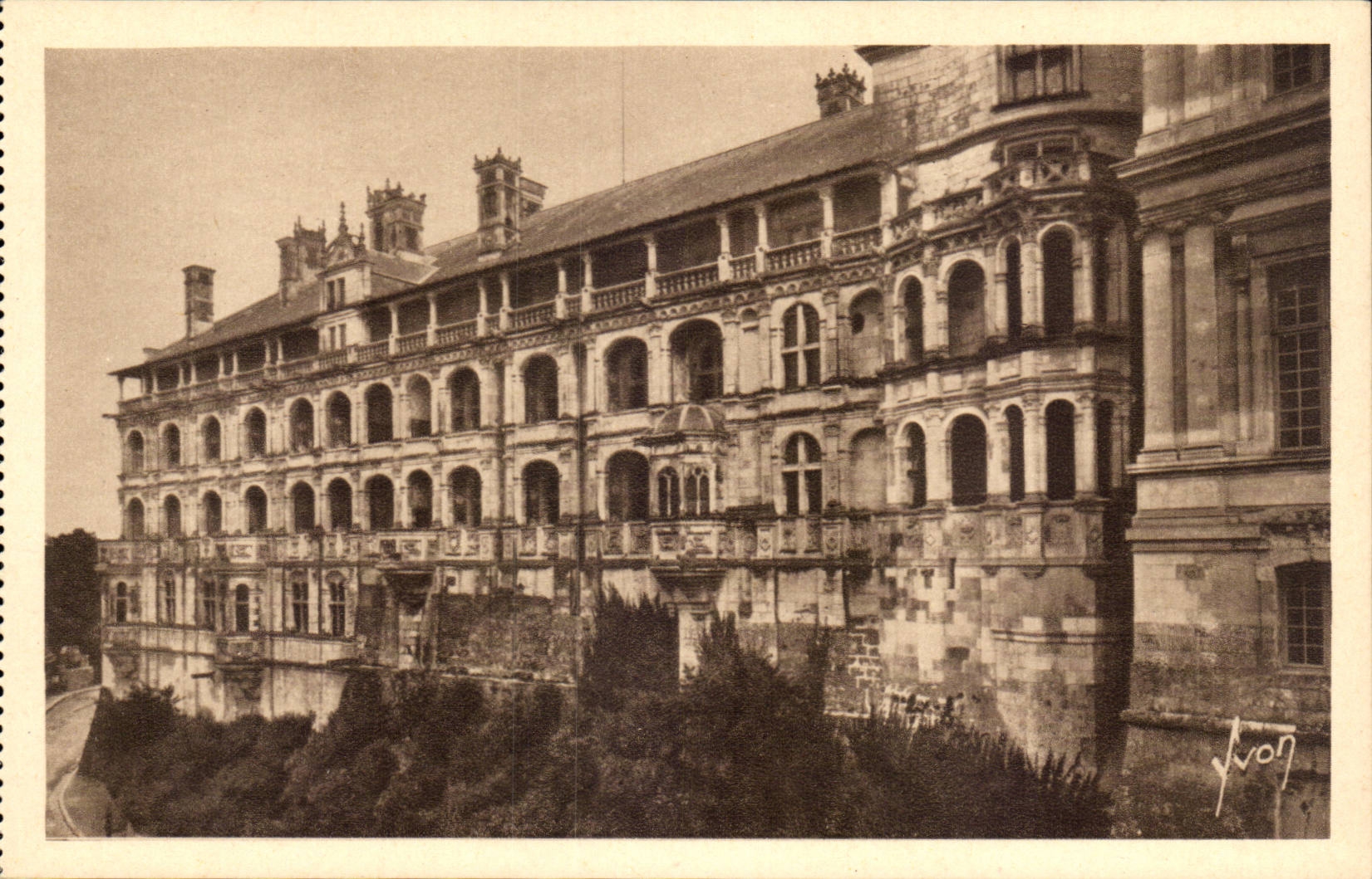 Château de Blois — Vue extérieure — Éditions d'Art YVON, Paris