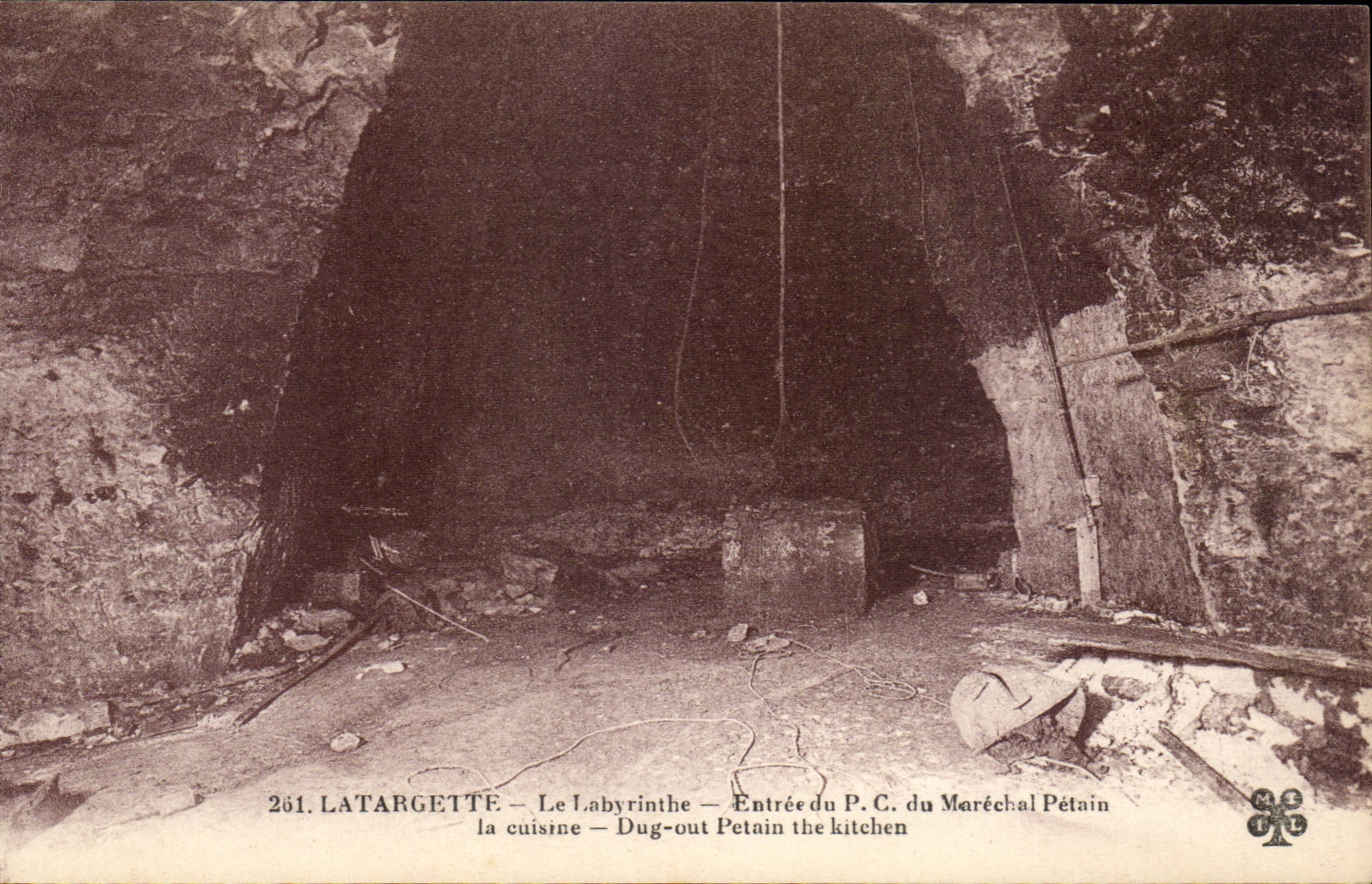 Latarette - Le labyrinthe - Entree du P C de Marechal Petnin CPA 