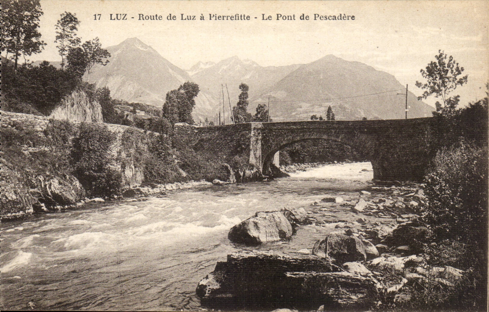 Luz CPA Route de Luz a Pierrefitte Le pont de Pescadere