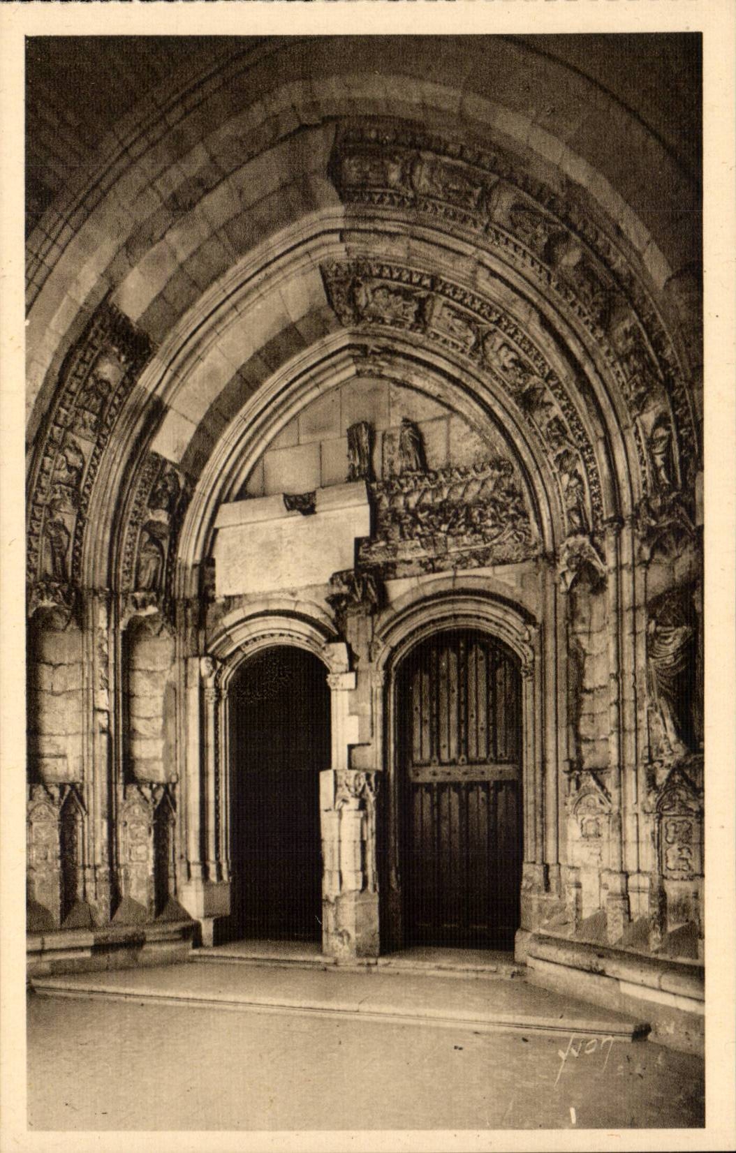 Avignon CPA Palais des papes Porte de la grande chapelle construite sous le pontificat de Clement VI (14eme)