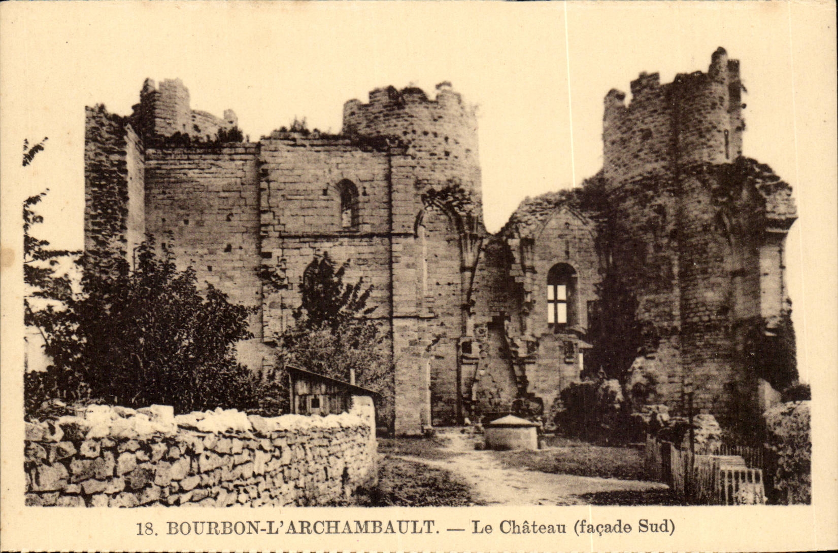 CPA Bourbon l'archambault Le chateau