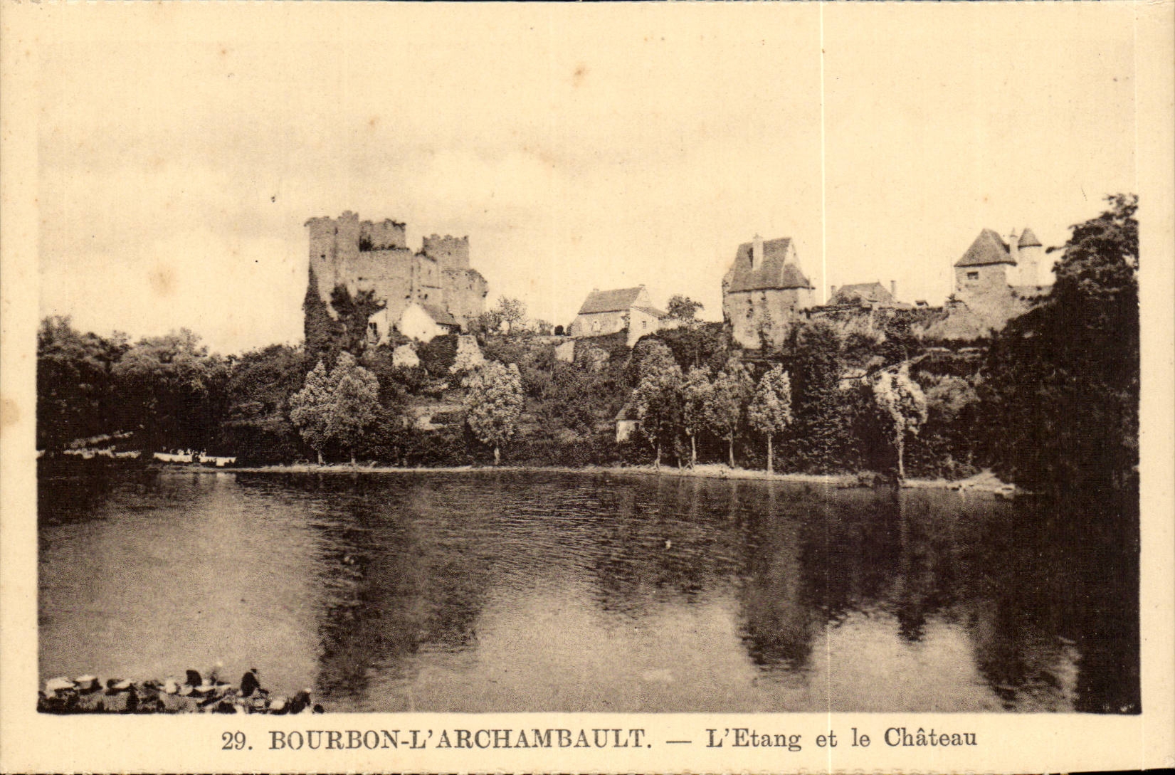 CPA Bourbon l'archambault L'etang et le chateau