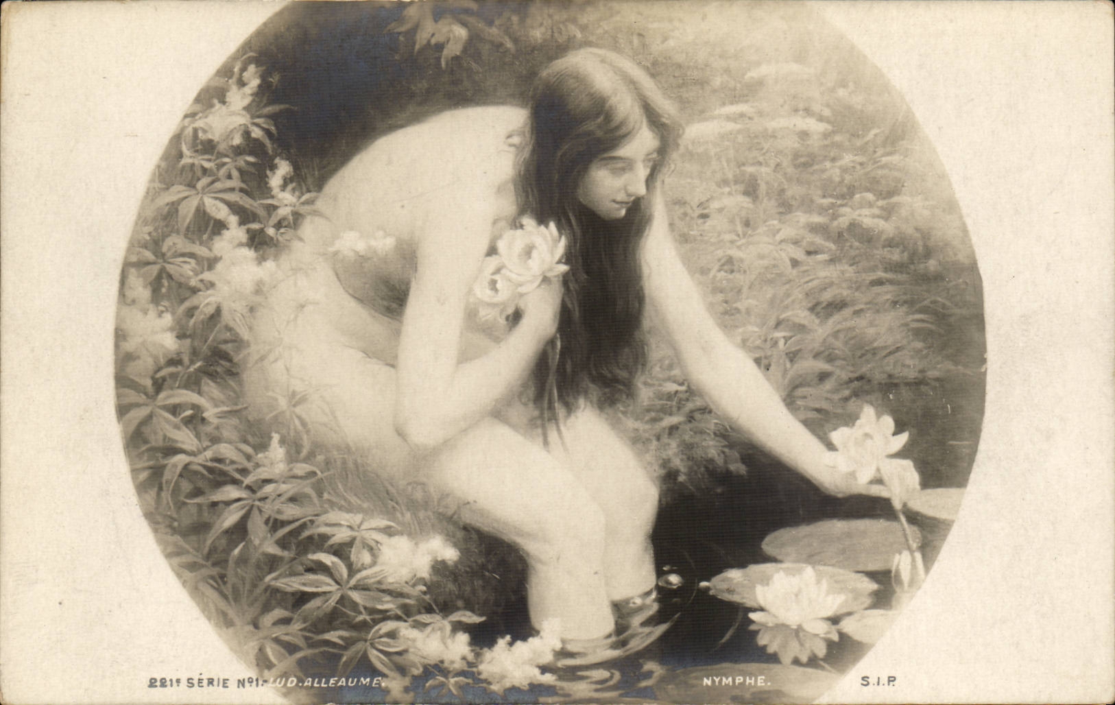 Erotiques - Nus - Woman gently plucking waterlilies - CPA 