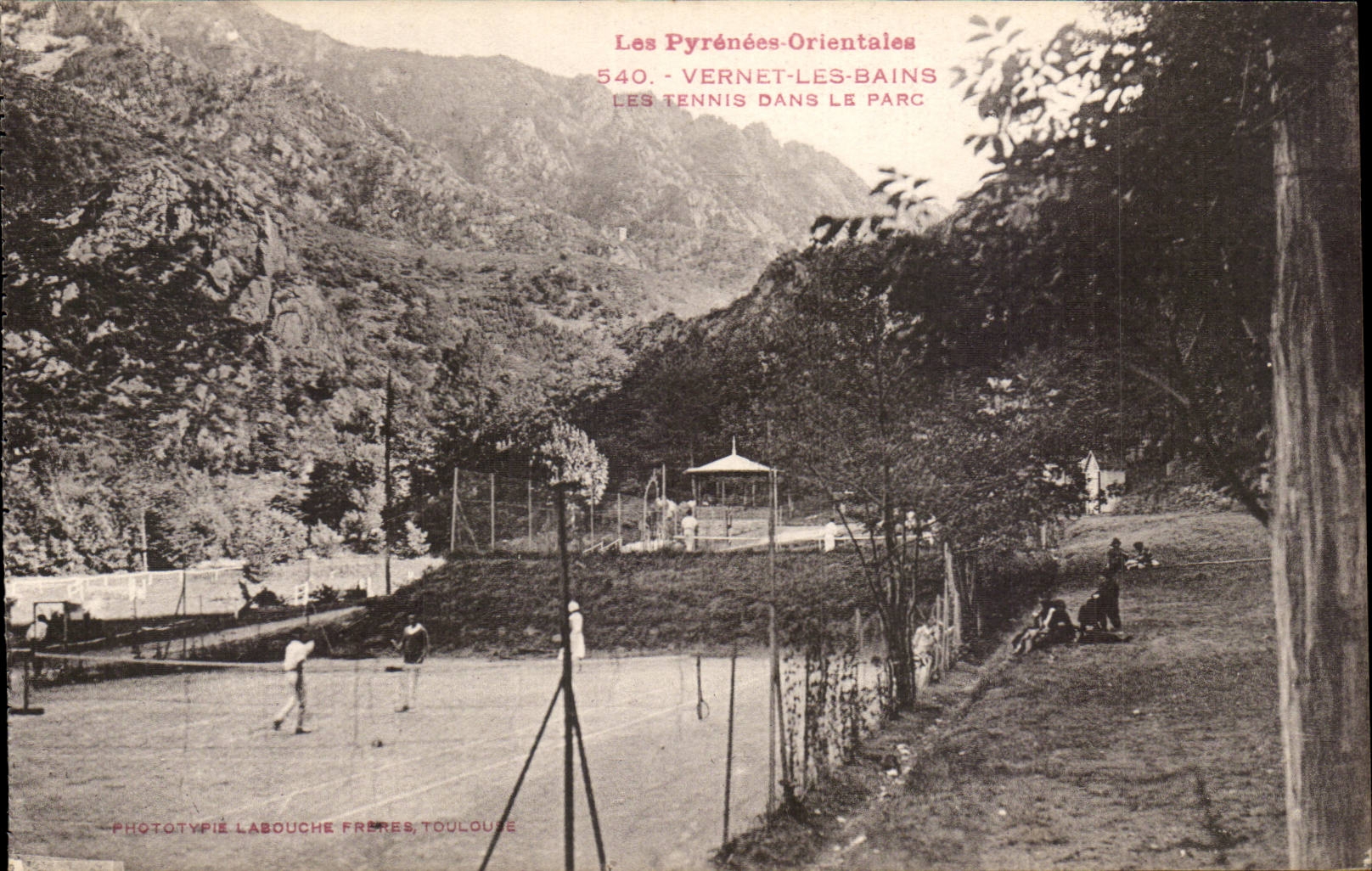 Vernet les Bains CPA Les tennis dans le parc