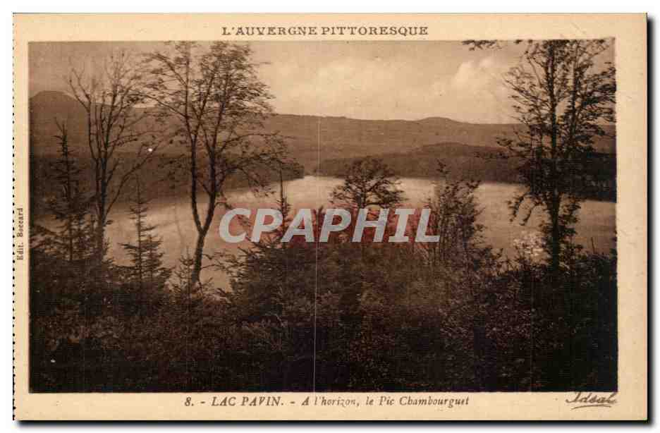 CPA Auvergne Lac Pavin A l'horizon le pic Chambourguet