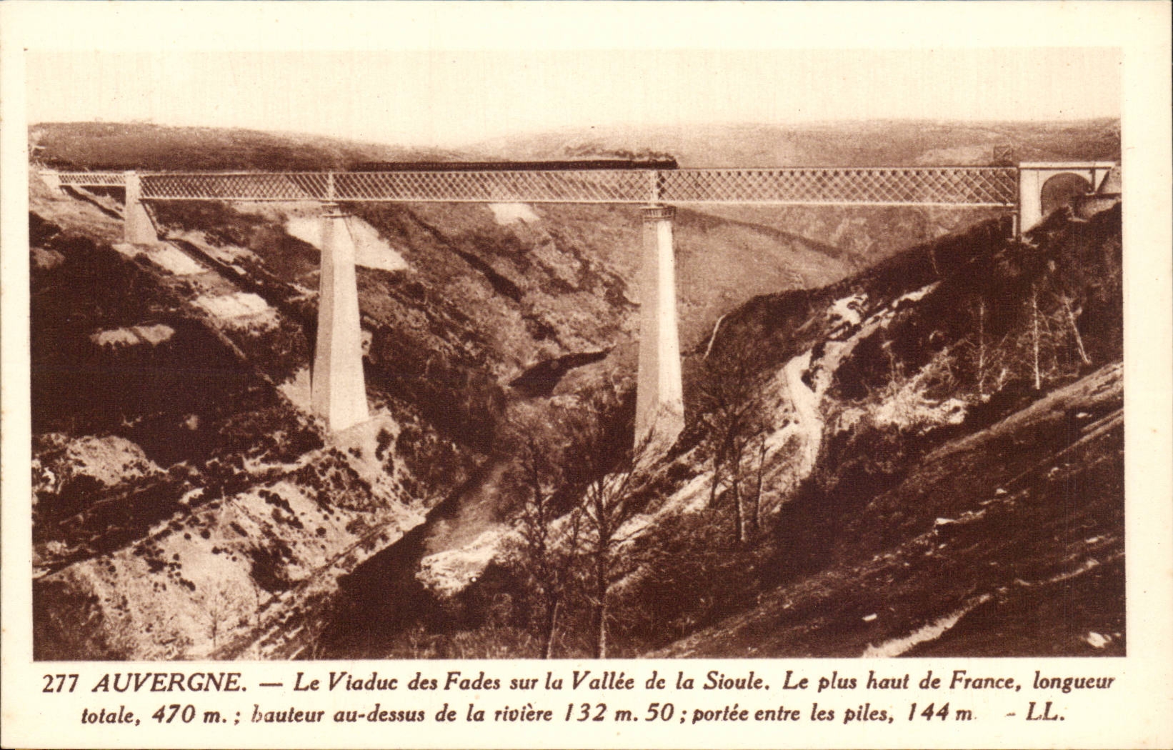 Auvergne — Le Viaduc des Fades sur la Vallée de la Sioule — LL