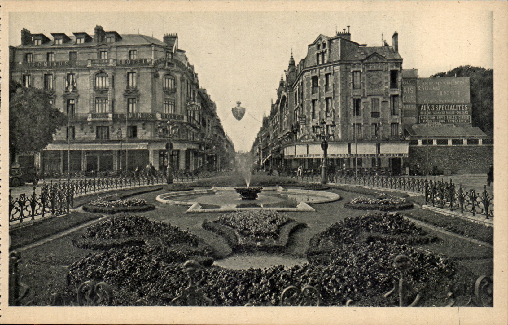 Orleans CPA Jardin de la gare