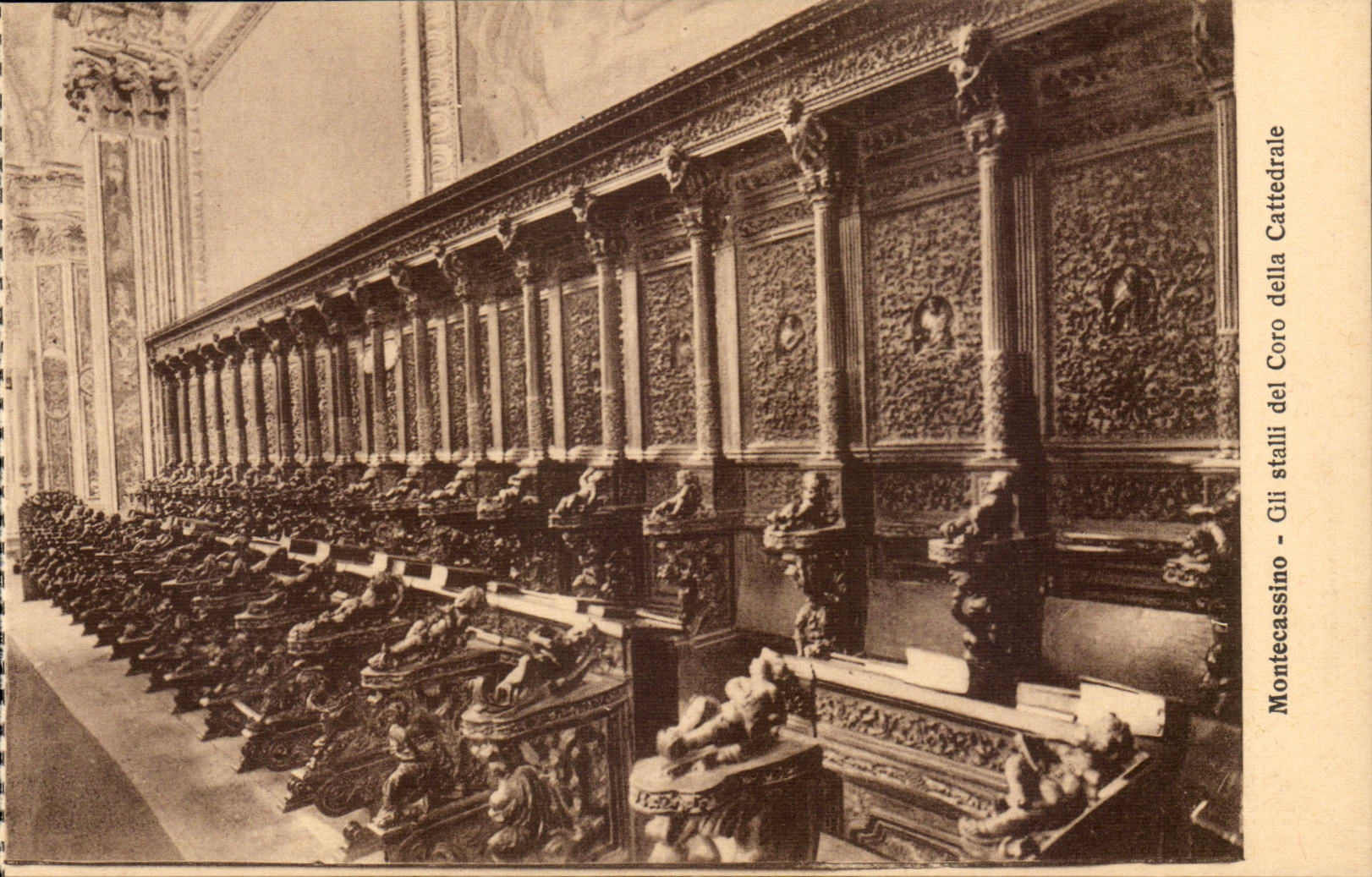 Italie Italia Badia di Montecassino CPA Gli stalli del coro della cattedrale
