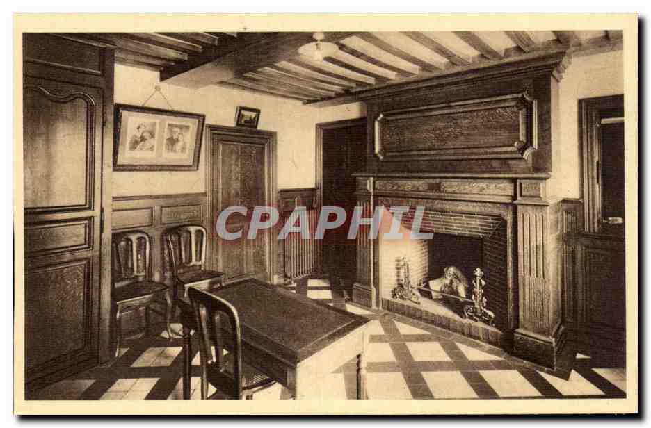 Vestibule des Buissonnets — Cheminée où Sainte Thérèse enfant déposait ses souliers la nuit de Noël — Éditeur non visible