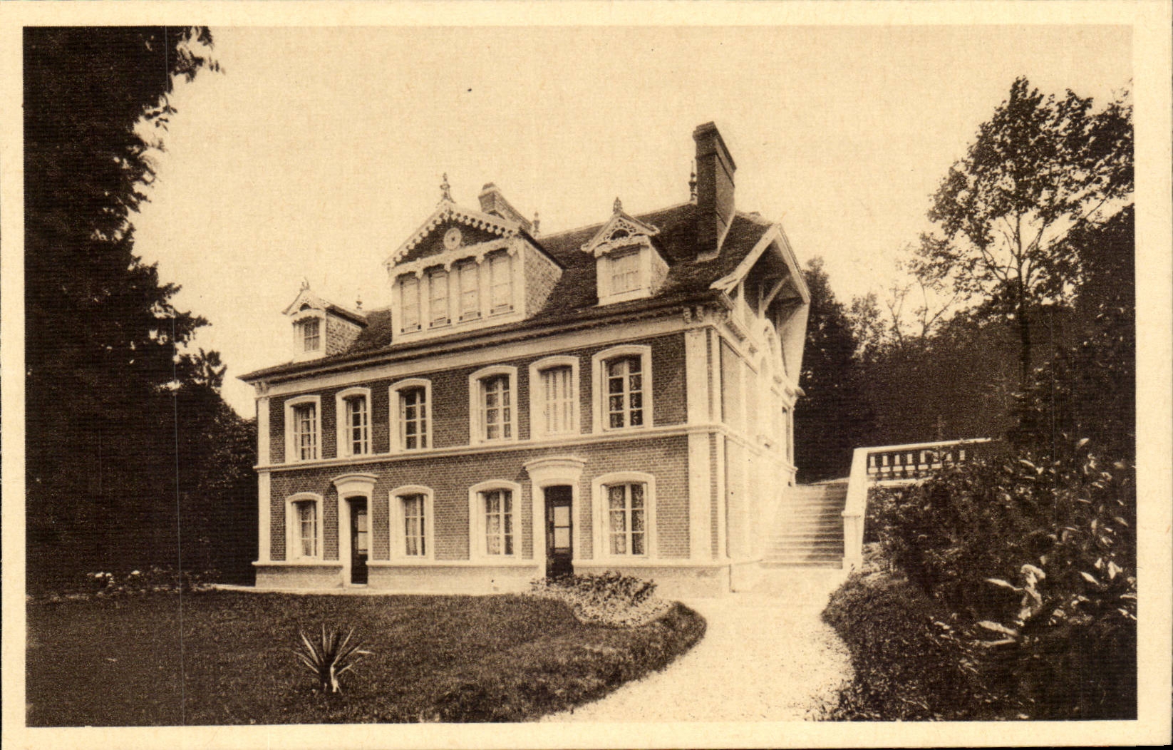 Lisieux Les Buissonnets CPA Facade et terasse Sainte therese de l'enfant Jesus