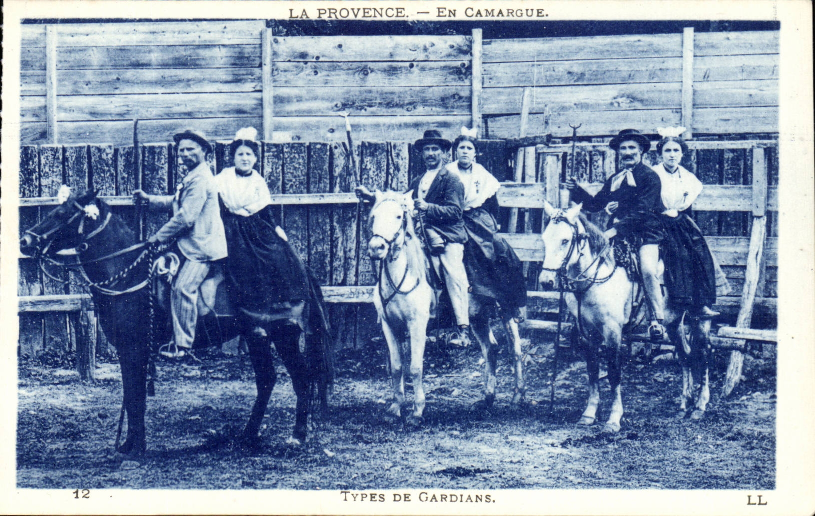 provence En Camargue CPA Taureaux Types de Gardians