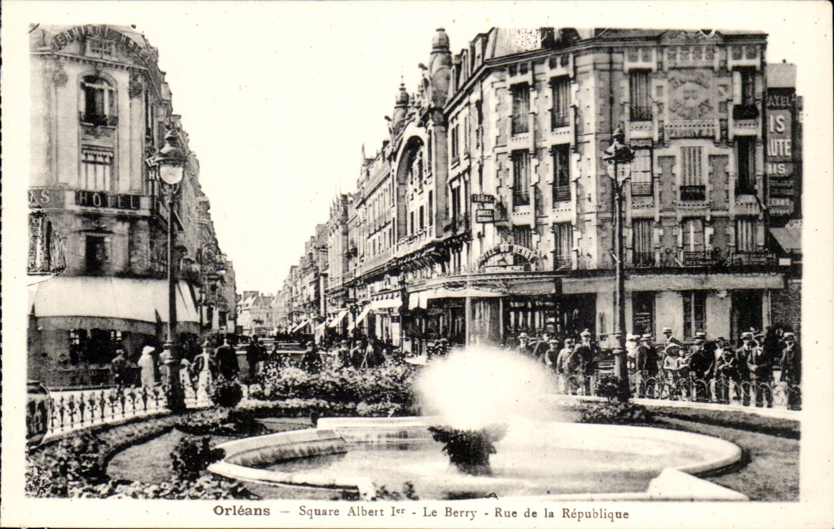 CPA Orleans Square Albert 1er Le Berry Rue de la republique
