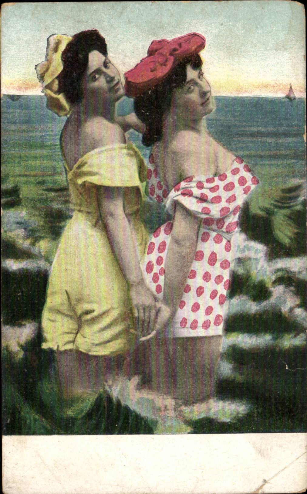 CPA Femmes en maillot de bain