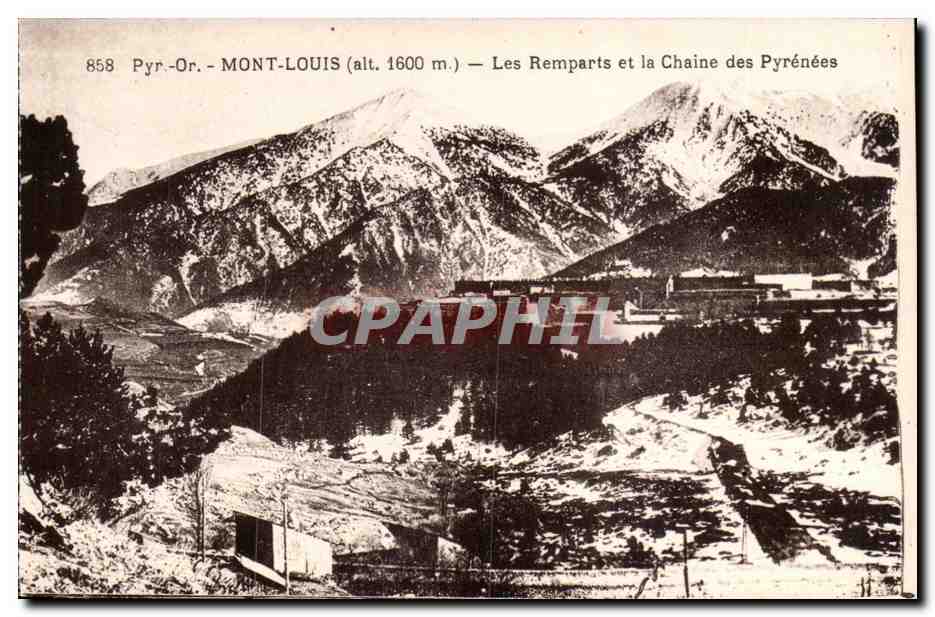 Mont Louis CPA Les remparts et la chaine des Pyrenees