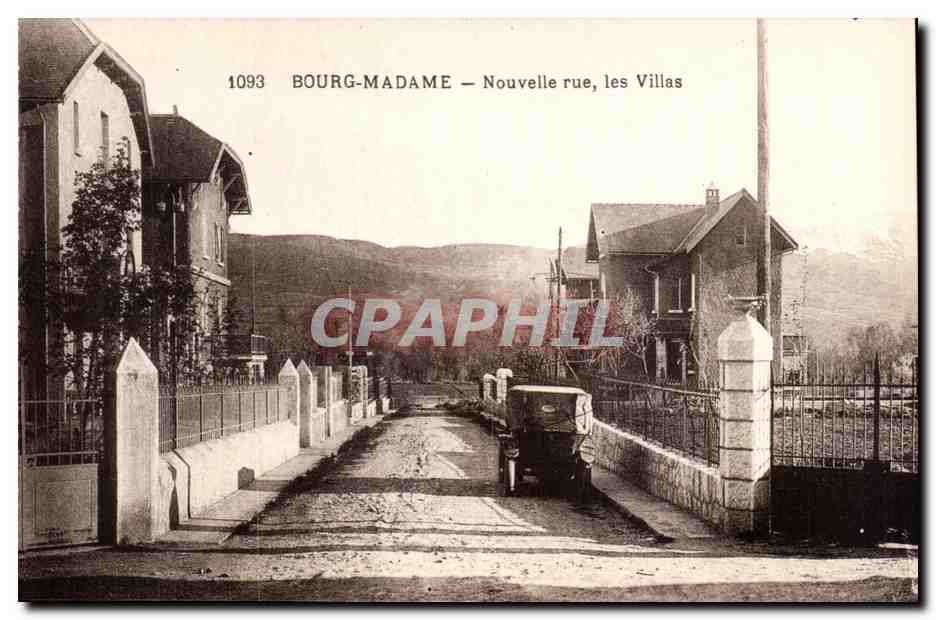 Bourg madame CPA Nouvelle rue les villas