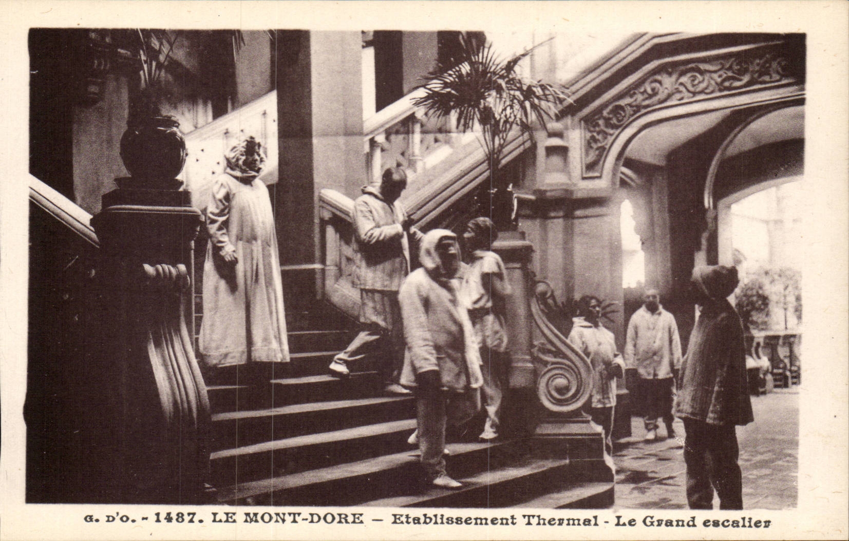 Le Mont-Dore — Établissement Thermal — Le Grand escalier — g.d'o. - 1487