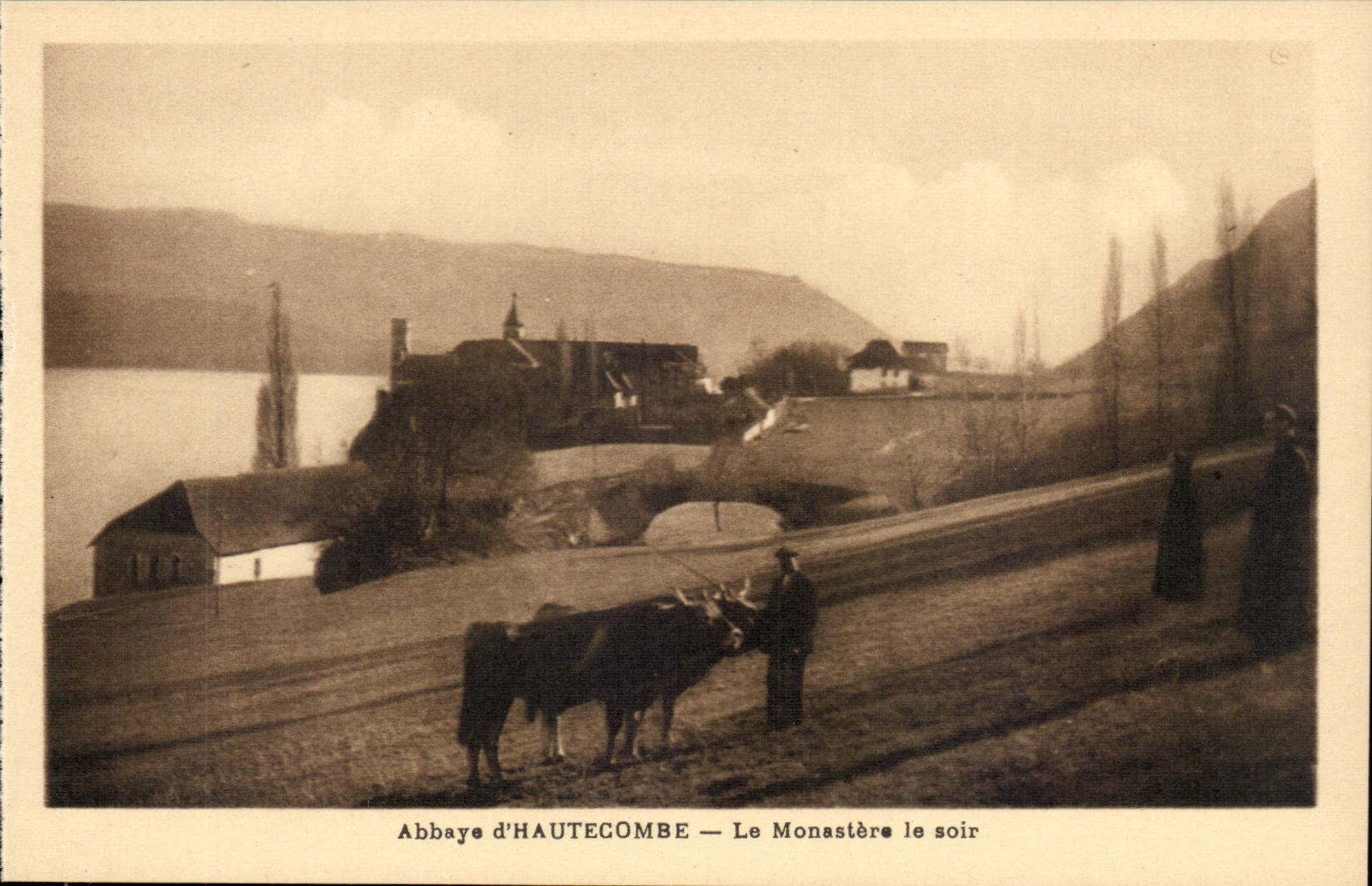 Aix les Bains - Abbaye d'Hautecombe - Le Monaster le soir - taureau - bull - CPA 