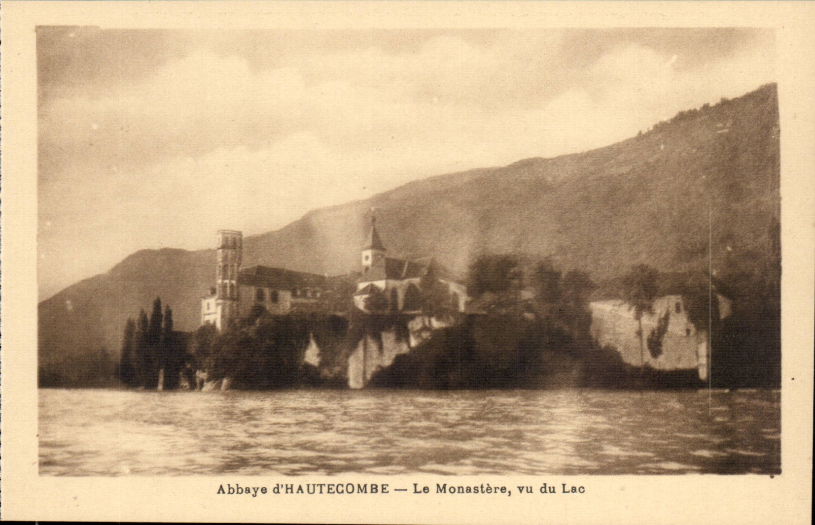 Aix les Bains - Abbaye d'Hautecombe - le Monastere vu du Lac - CPA 