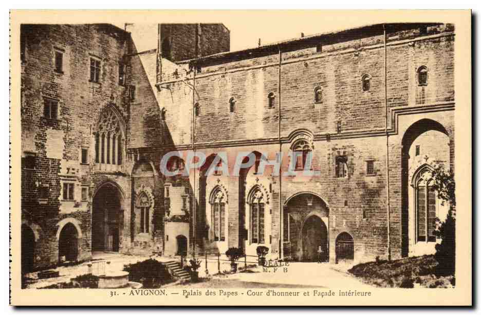 Avignon- Palais des Papes - Cour d'Honneur - CPA 