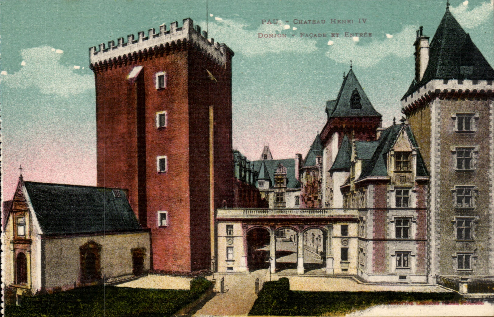 Pau - Chateau Henri IV - Donjon - Facade et Entree CPA 