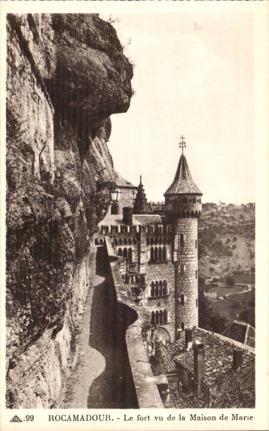 Rocamadour - Le fort vu de la Maison de Marie
